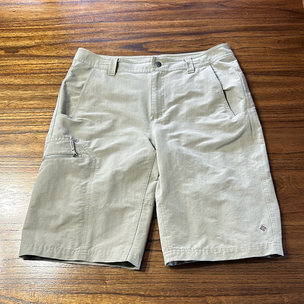 Men’s Columbia Omni-Shade Shorts EUC Size 34